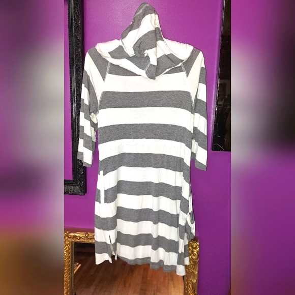 Kenneth Cole Reaction Soft Cotton Summer Dress. Deep V Neck. Grey & White. Small - Picture 2 of 7